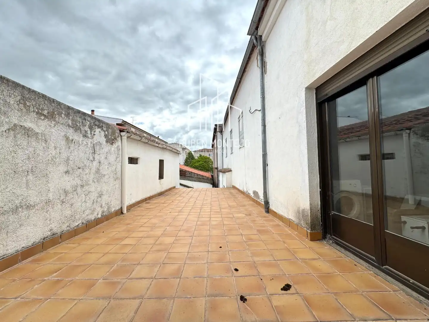 Vista exterior de Local en venda en Peñaranda de Bracamonte amb Terrassa