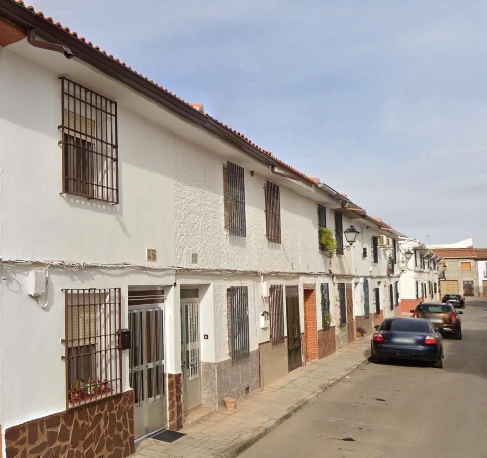 Vista exterior de Casa adosada en venda en Villanueva de los Infantes (Ciudad Real) amb Terrassa i Traster