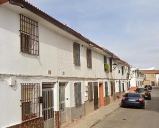 Exterior view of Single-family semi-detached for sale in Villanueva de los Infantes (Ciudad Real)  with Terrace and Storage room
