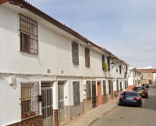 Exterior view of Single-family semi-detached for sale in Villanueva de los Infantes (Ciudad Real)  with Terrace