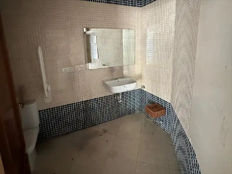 Baño de Local en venta en Valencia con Aire acondicionado