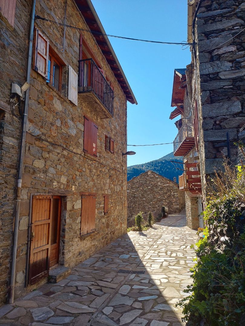 Vista exterior de Local en venda en Queralbs