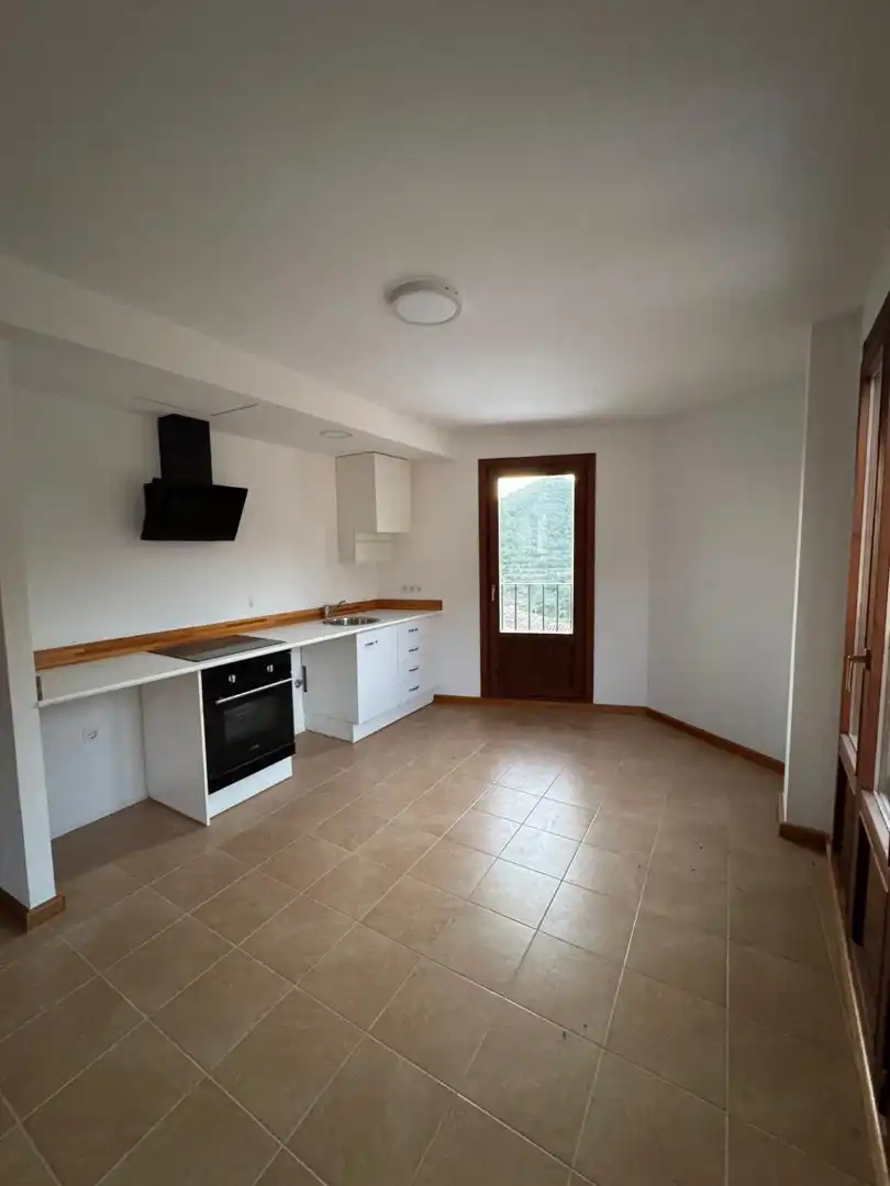 Küche von Maisonette zum Verkauf in Chóvar mit Ofen