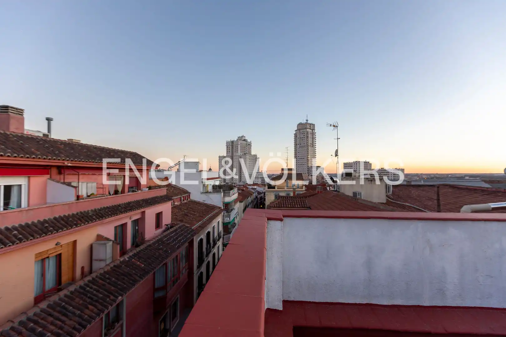 Vista exterior de Àtic en venda en Madrid amb Aire condicionat, Calefacció i Terrassa