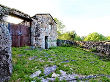 Country house for sale in Fornelos de Montes