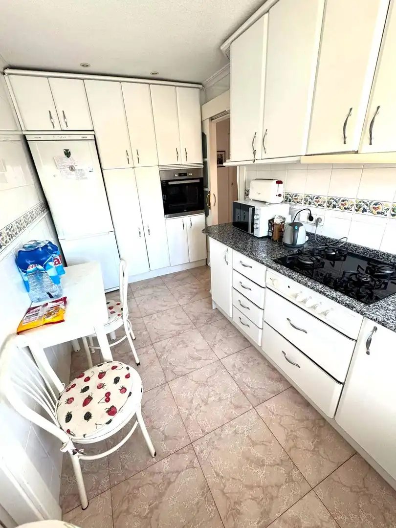 Cuina de Apartament de lloguer en Alicante / Alacant amb Jardí privat, Terrassa i Moblat