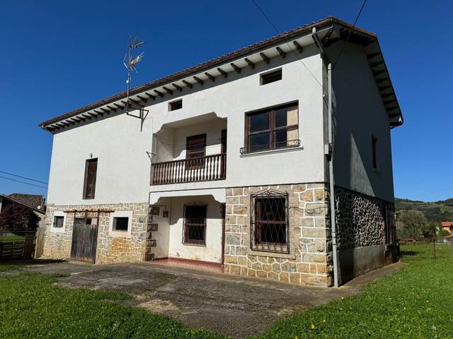 Casa-chalet en Venta en Alfoz de Lloredo