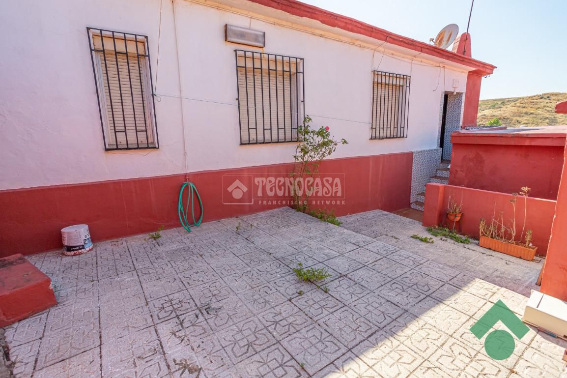Vista exterior de Casa adosada en venda en Algeciras amb Terrassa