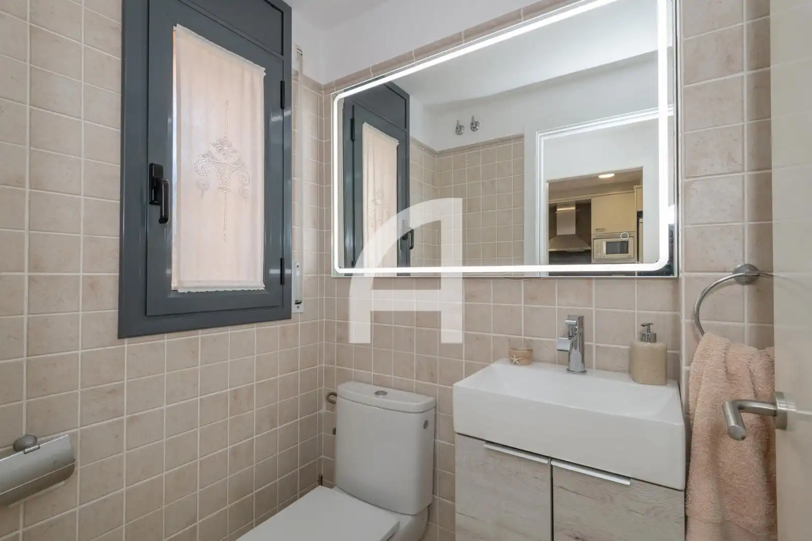 Badezimmer von Einfamilien-Reihenhaus zum Verkauf in Castell d'Aro, Platja d'Aro i s'Agaró mit Klimaanlage, Privatgarten und Terrasse