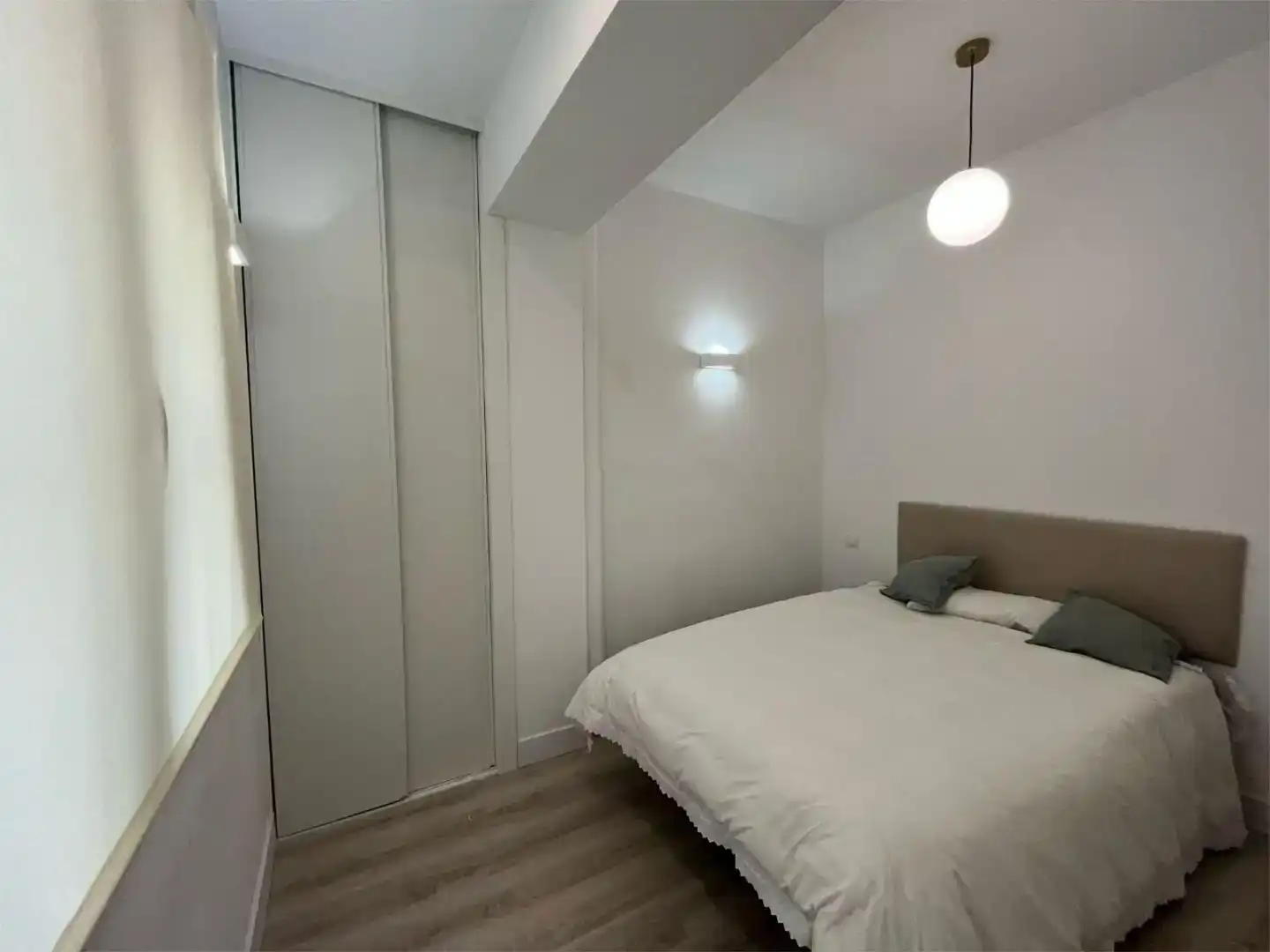 Dormitori de Pis de lloguer en Madrid amb Aire condicionat, Parquet i Moblat