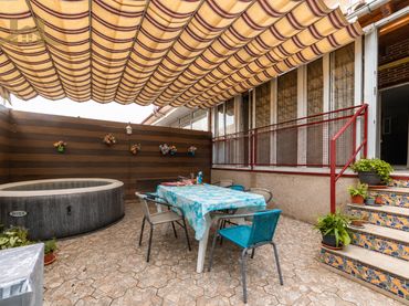 Detached house with balcony for sale in Calle de Huelva 9