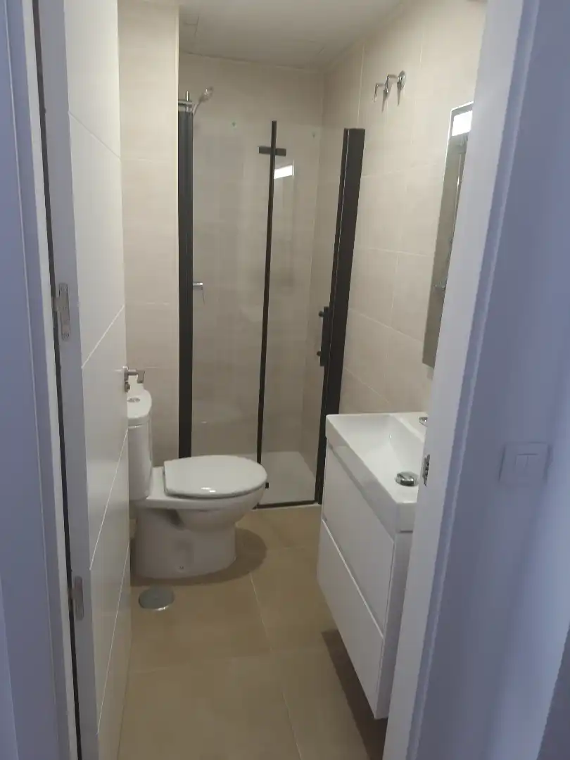 Bathroom of Flat for rent in Madrid  with Air Conditioner, Heating and Storage room