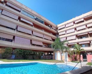 Vista exterior de Pis en venda en Mijas amb Jardí privat, Terrassa i Piscina comunitària