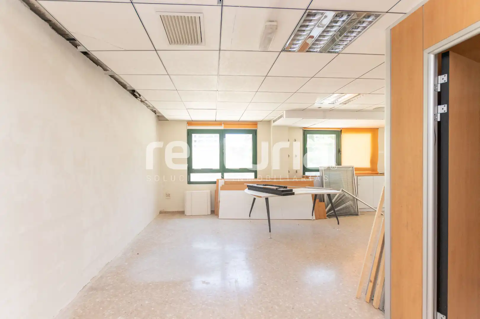 Office for sale in Valencia  with Air Conditioner