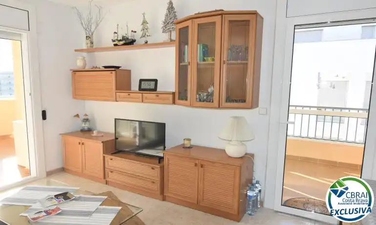 Sala d'estar de Apartament en venda en Roses amb Traster i Moblat