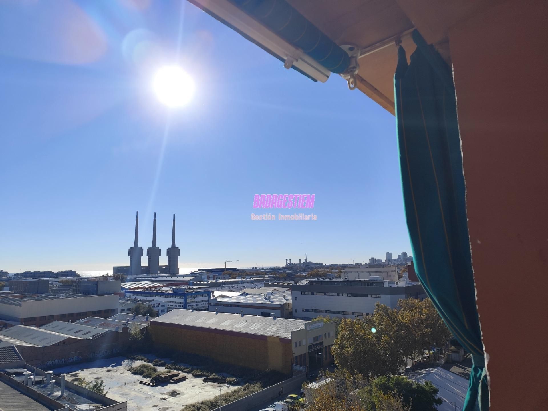 Vista exterior de Piso en venta en Badalona con Aire acondicionado, Calefacción y Parquet