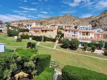 Bungalow con balcón en venta en Golf Bahía