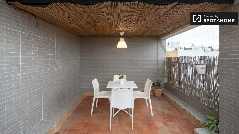 Terrassa de Pis de lloguer en Valencia amb Aire condicionat, Calefacció i Moblat