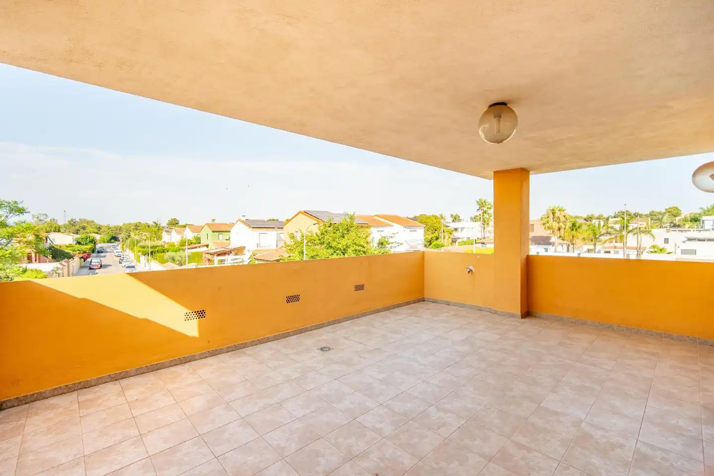 Terrassa de Casa o xalet en venda en La Pobla de Vallbona amb Aire condicionat, Calefacció i Jardí privat