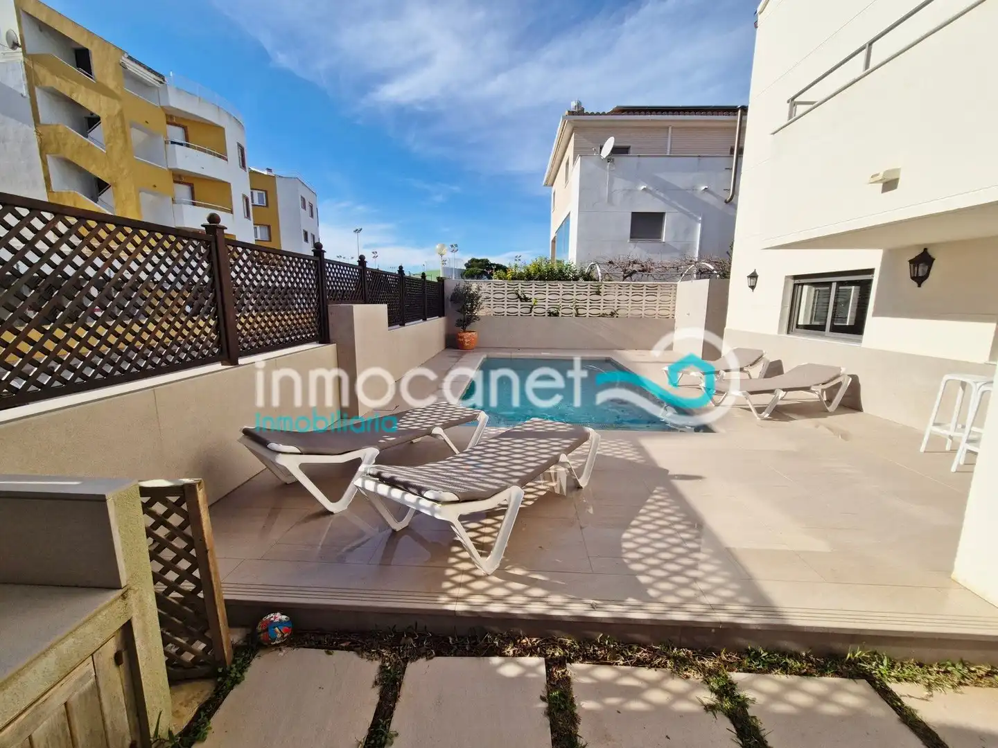 Vista exterior de Casa o xalet en venda en Oliva amb Aire condicionat, Calefacció i Terrassa