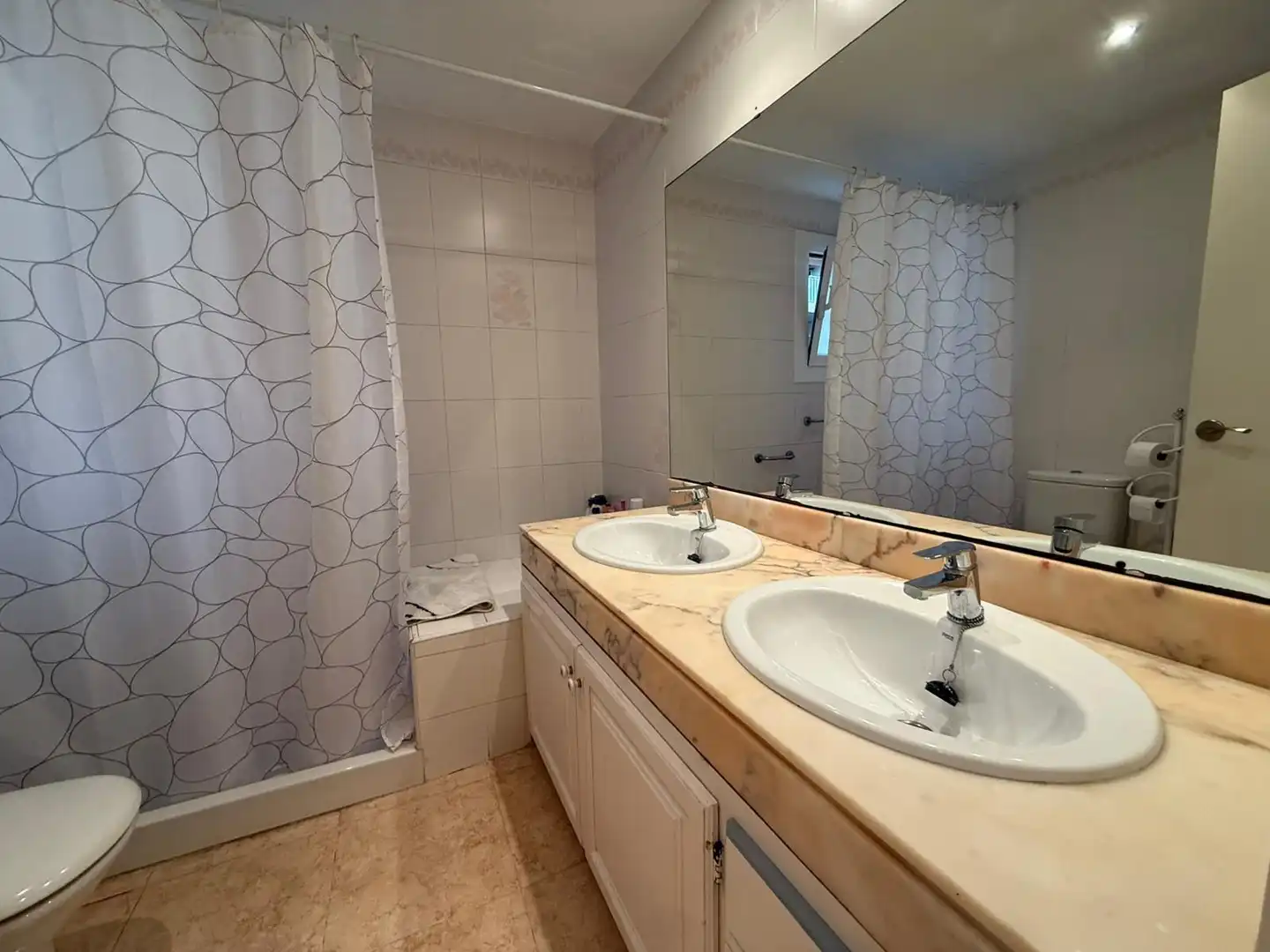 Badezimmer von Wohnungen zum Verkauf in Sant Feliu de Guíxols mit Heizung, Terrasse und Möbliert