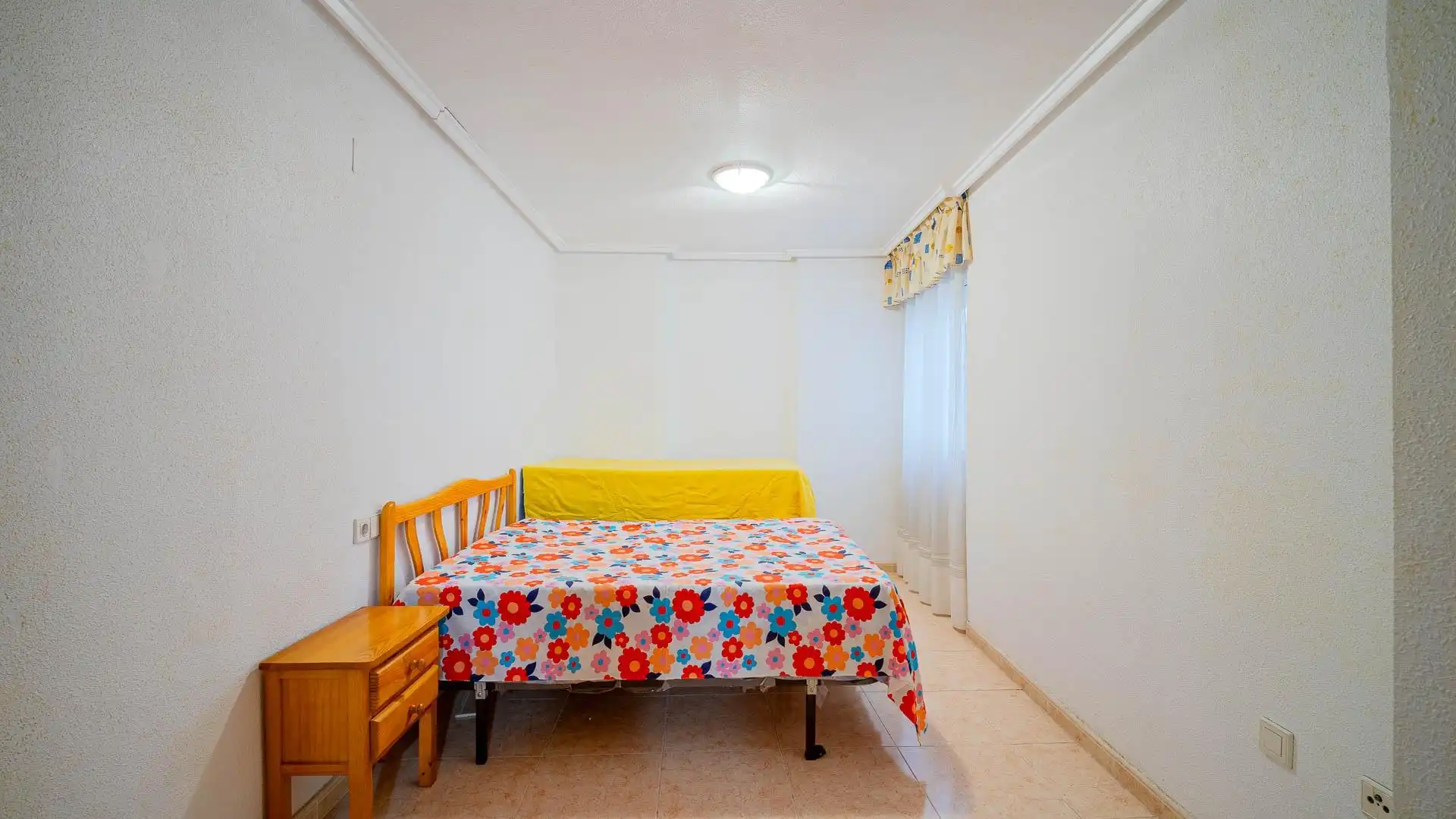 Habitación de Apartamento en venta en Torrevieja con Terraza y Piscina comunitaria