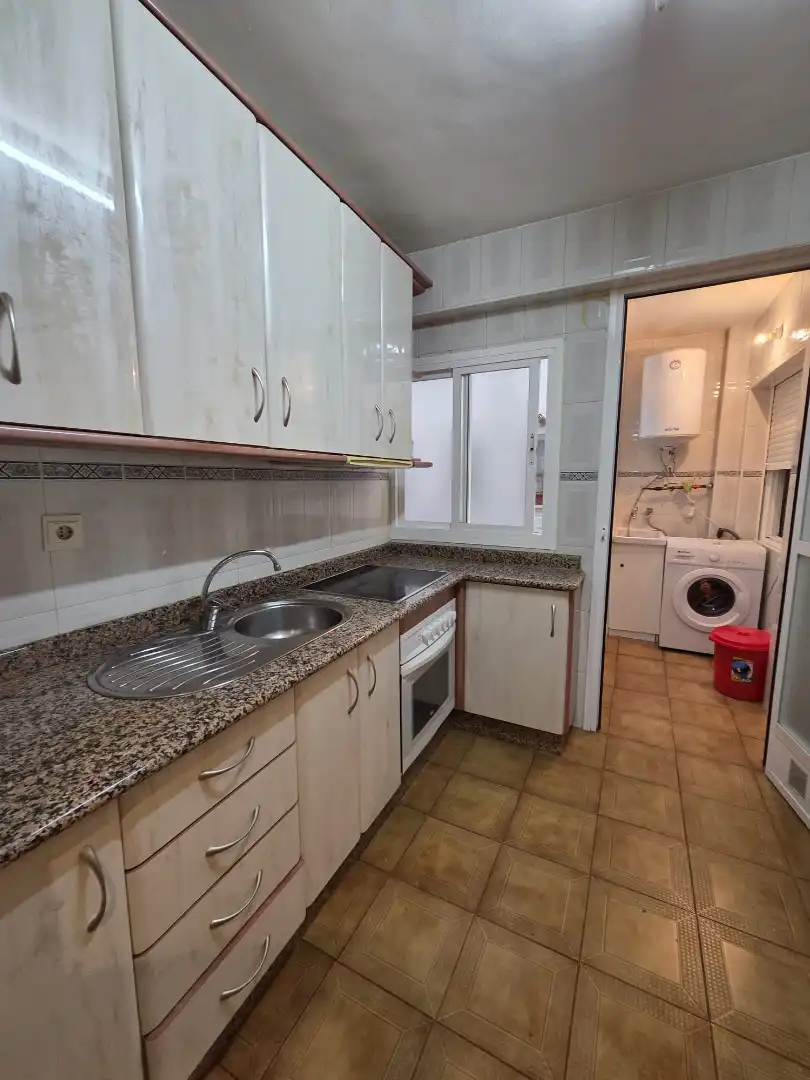 Kitchen of Flat for rent in Granada  with Furnished, Oven and Washing machine