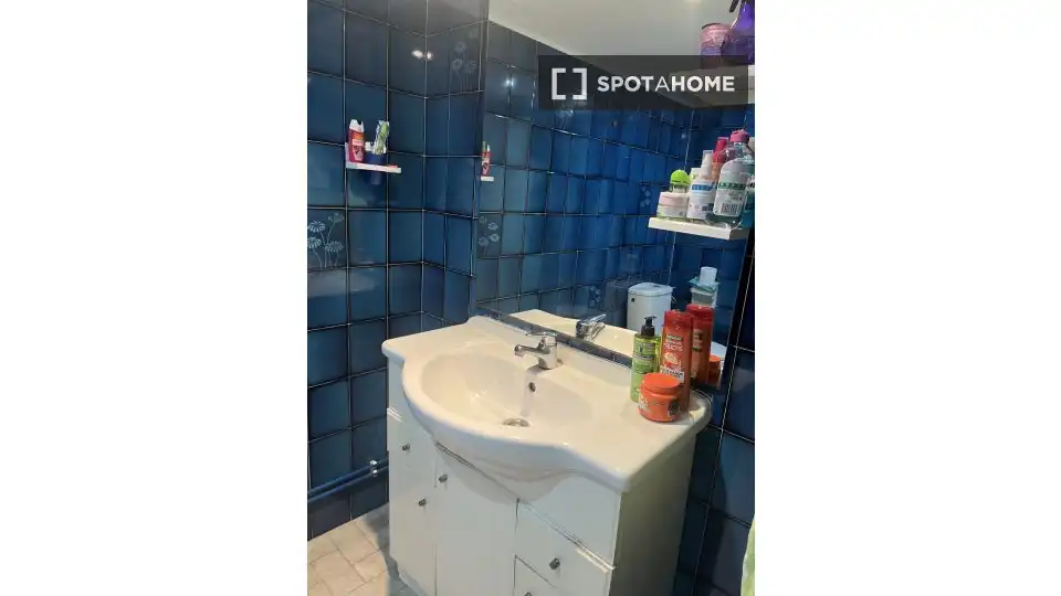 Baño de Piso para compartir en Eixample