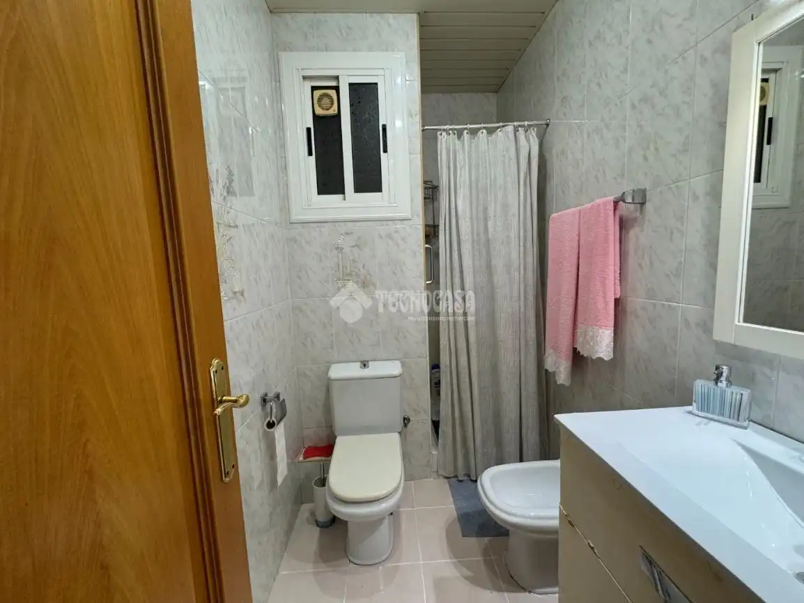 Badezimmer von Wohnung zum Verkauf in Barcelona mit Klimaanlage, Heizung und Terrasse