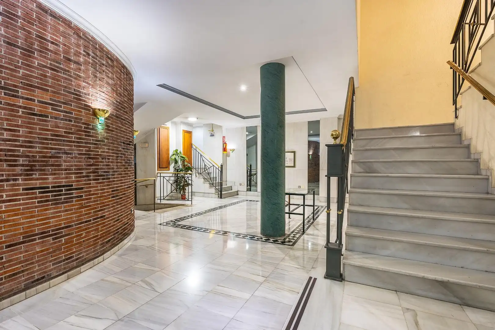 Flat for sale in Granada  with Air Conditioner and Heating