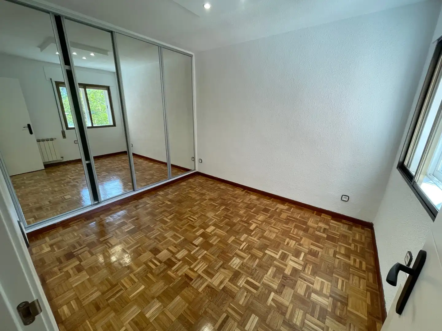 Bedroom of Flat for rent in Madrid  with Air Conditioner, Heating and Parquet flooring
