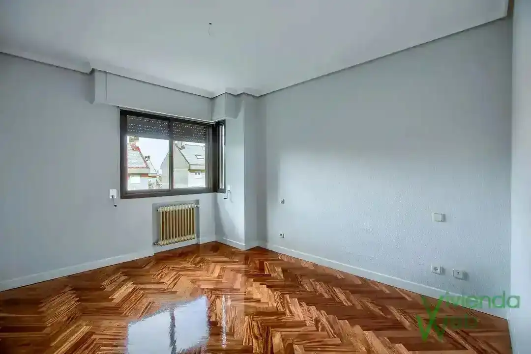 Bedroom of Flat for rent in Pozuelo de Alarcón  with Air Conditioner, Heating and Private garden