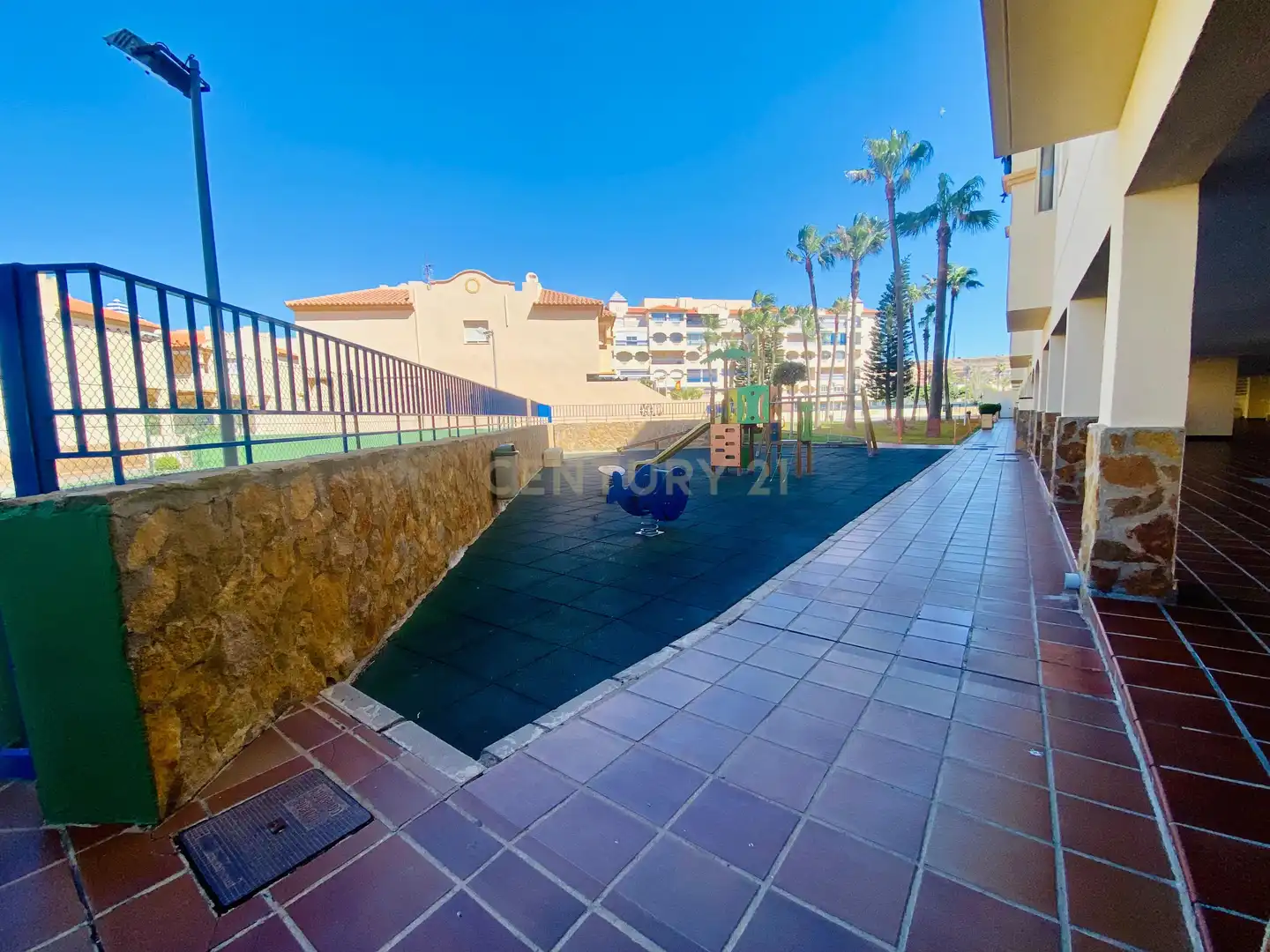Terrassa de Estudi en venda en El Ejido amb Aire condicionat, Balcó i Piscina comunitària