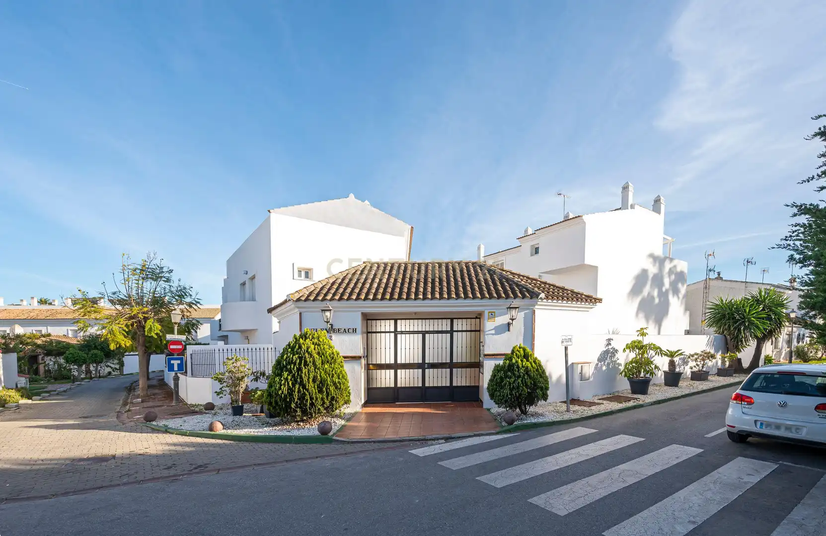 Vista exterior de Casa adosada en venta en Estepona con Aire acondicionado, Trastero y Piscina comunitaria