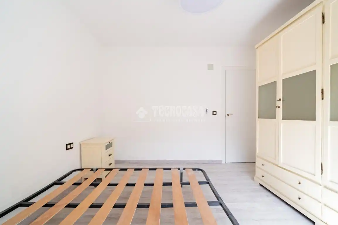 Bedroom of Flat for sale in Granada  with Air Conditioner, Heating and Terrace