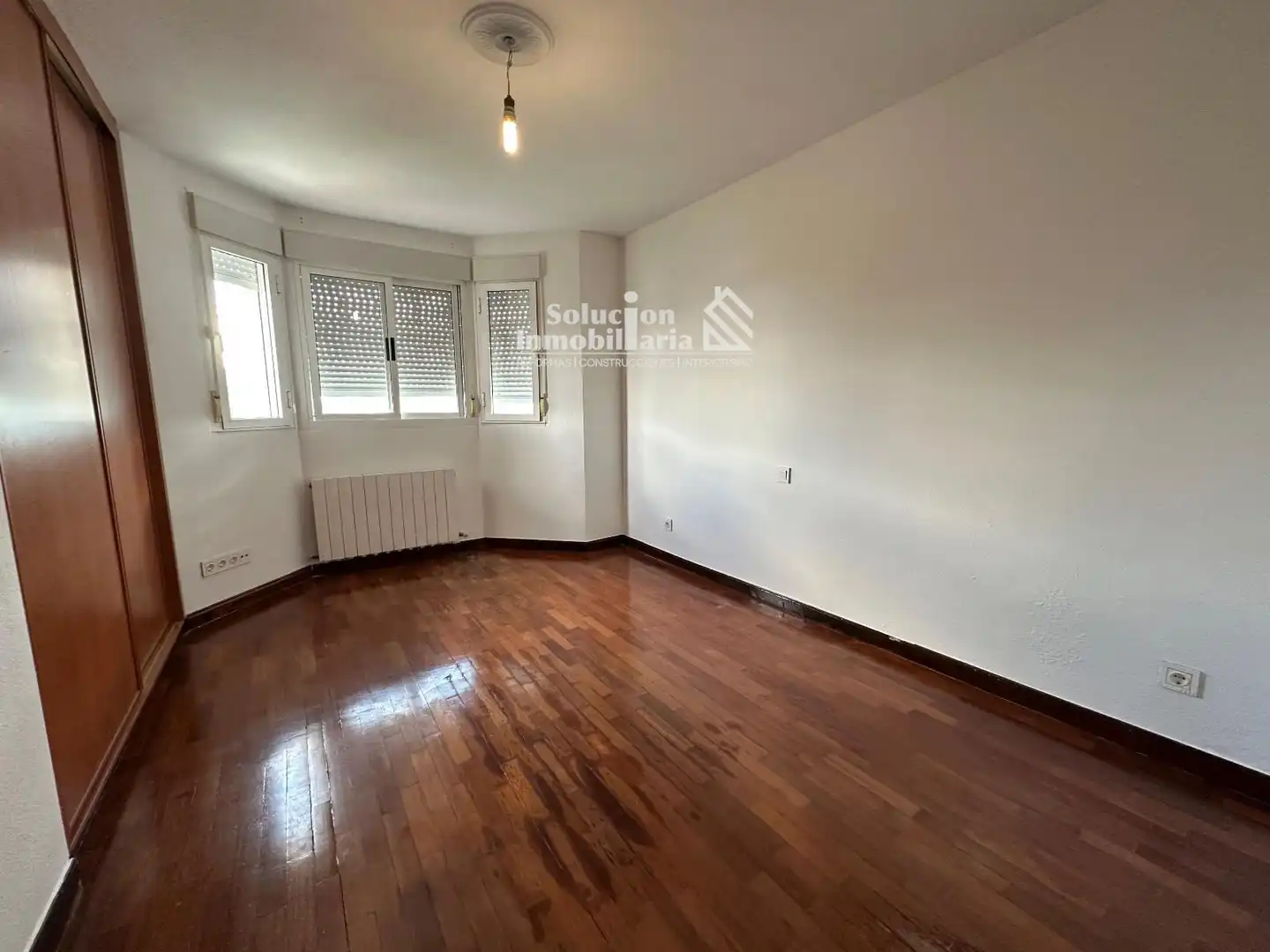 Habitación de Casa adosada en venta en Cabrerizos con Calefacción, Terraza y Piscina