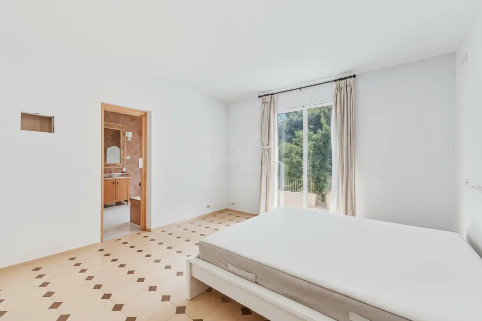 Dormitori de Casa o xalet en venda en Marbella amb Aire condicionat i Terrassa