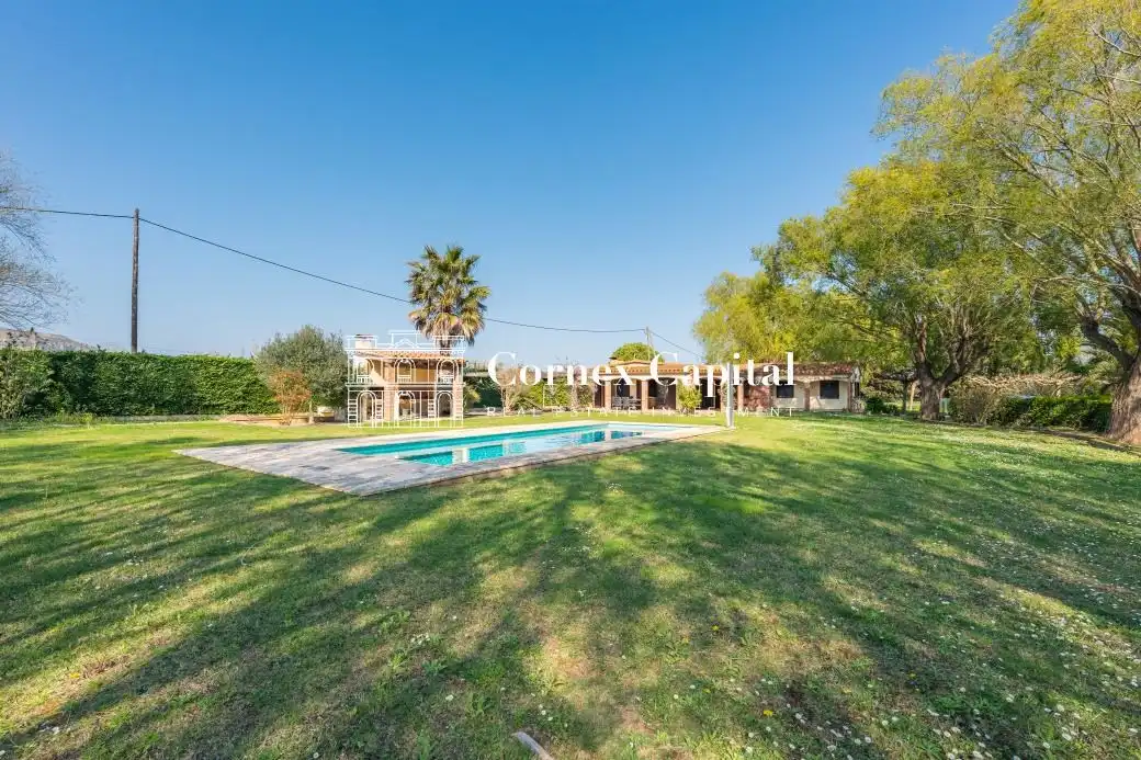Vista exterior de Finca rústica en venda en Torroella de Montgrí amb Aire condicionat, Calefacció i Jardí privat