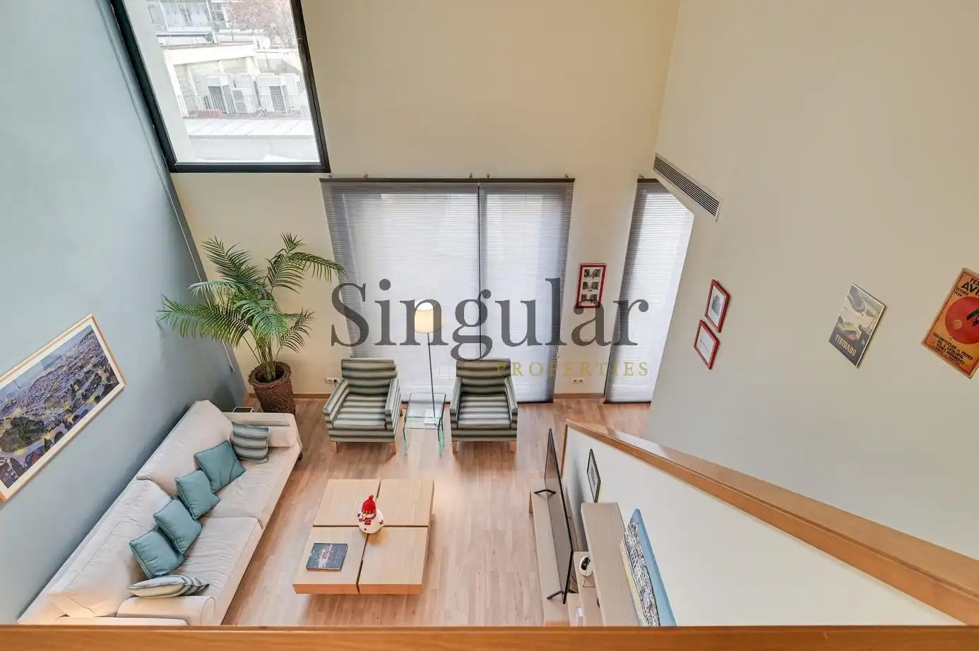 Sala d'estar de Dúplex en venda en Barcelona amb Aire condicionat, Calefacció i Parquet