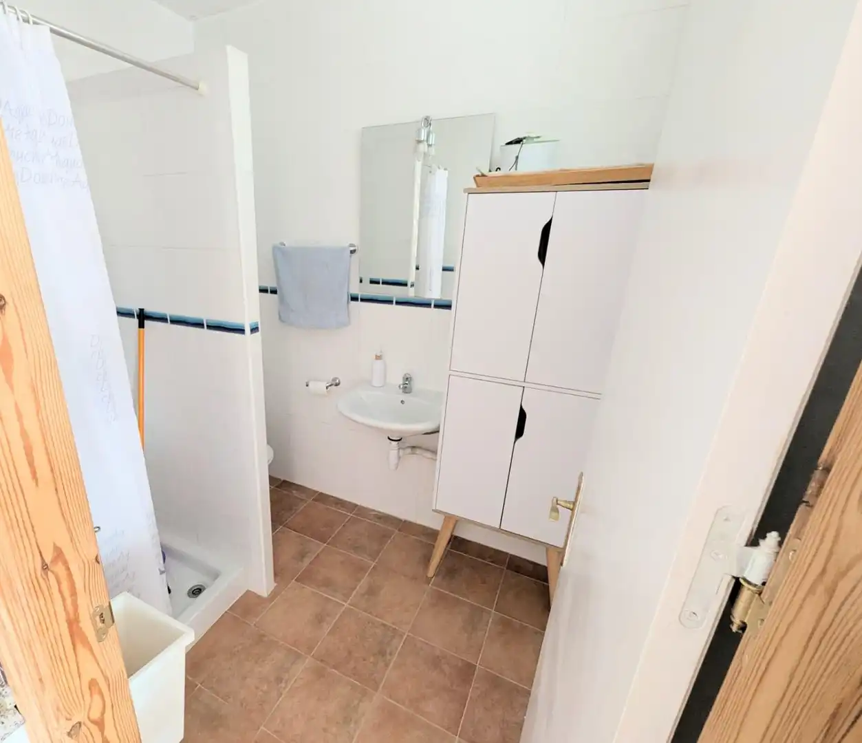 Bany de Casa o xalet en venda en Guaro amb Calefacció, Terrassa i Traster