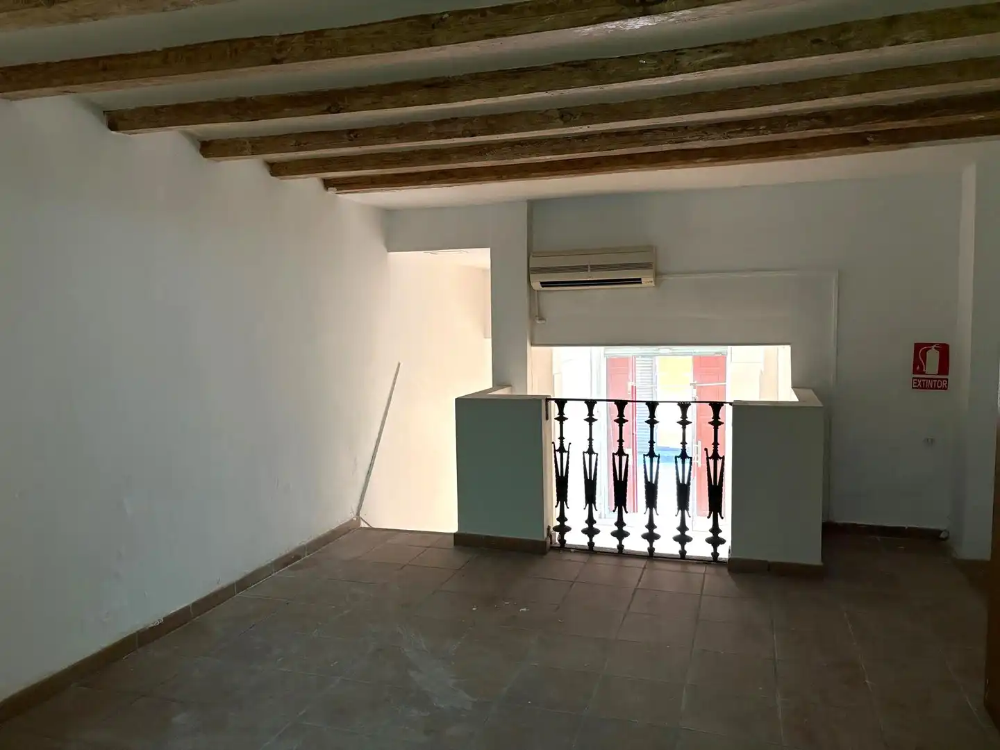 Local en venda en Vilanova i la Geltrú amb Aire condicionat i Parquet