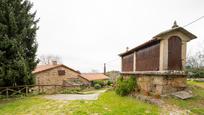 Vista exterior de Casa o xalet en venda en Paderne amb Jardí privat