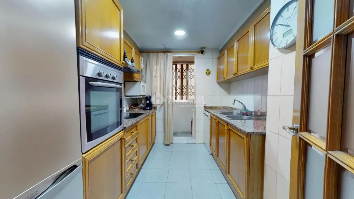 Kitchen of Flat for sale in Valencia  with Air Conditioner, Heating and Balcony