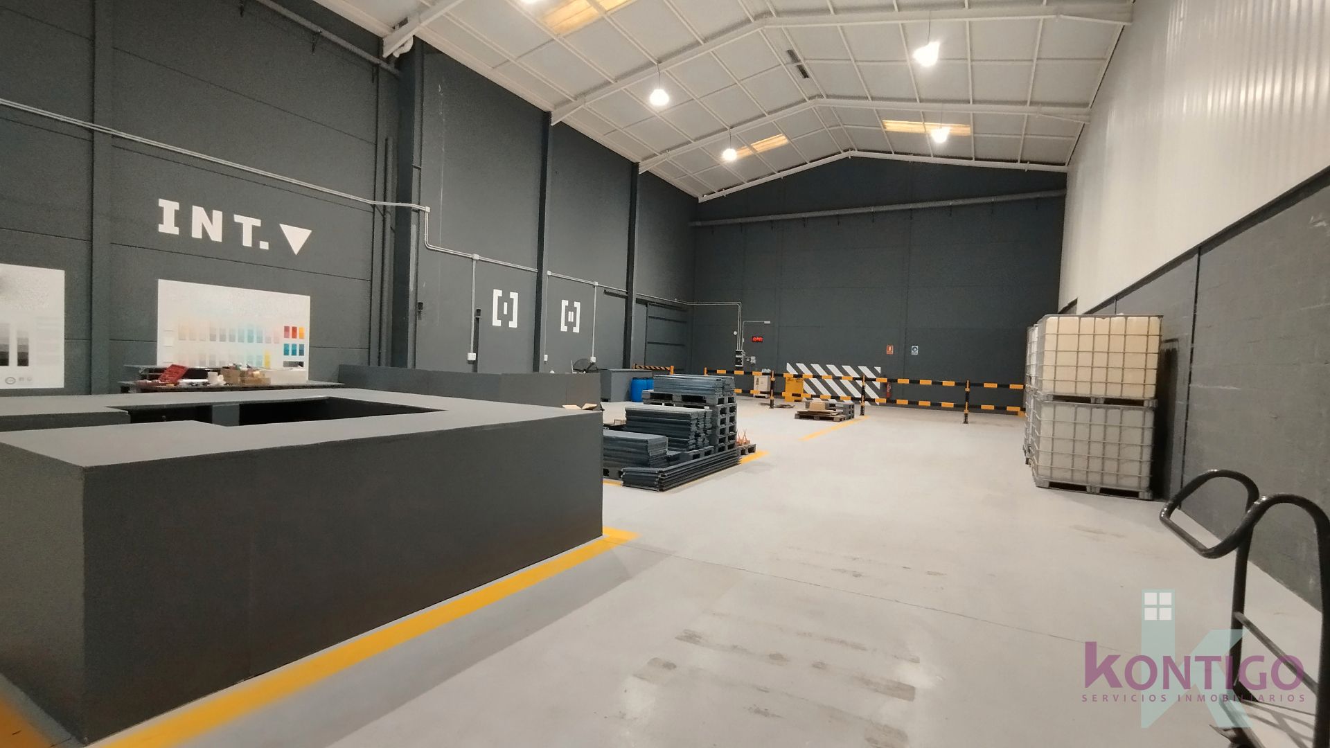 Nave industrial en venta en Benacazón con Calefacción y Alarma