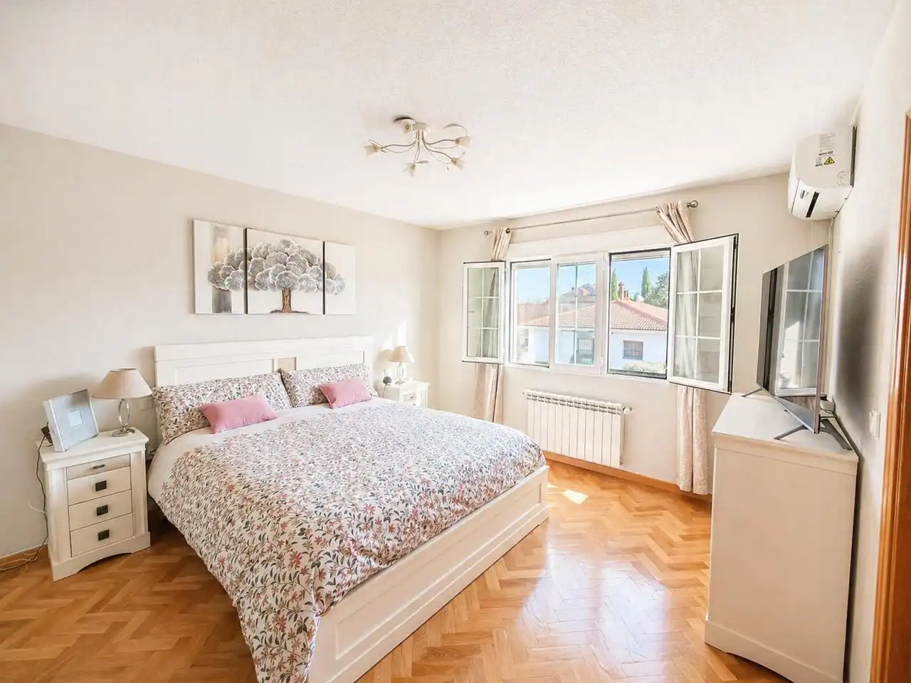 Terraced house with pool for sale in Calle Serrano, imagen 13