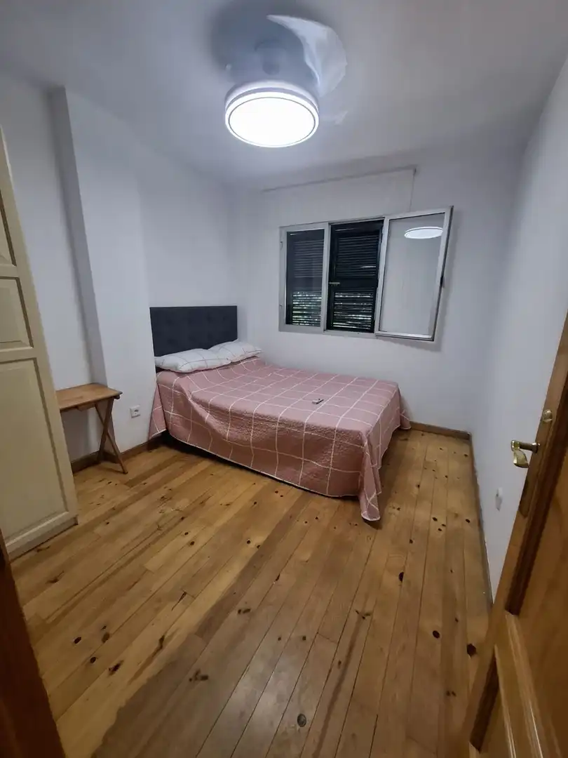 Schlafzimmer von Wohnungen zur Miete in Torremolinos mit Terrasse, Abstellraum und Möbliert
