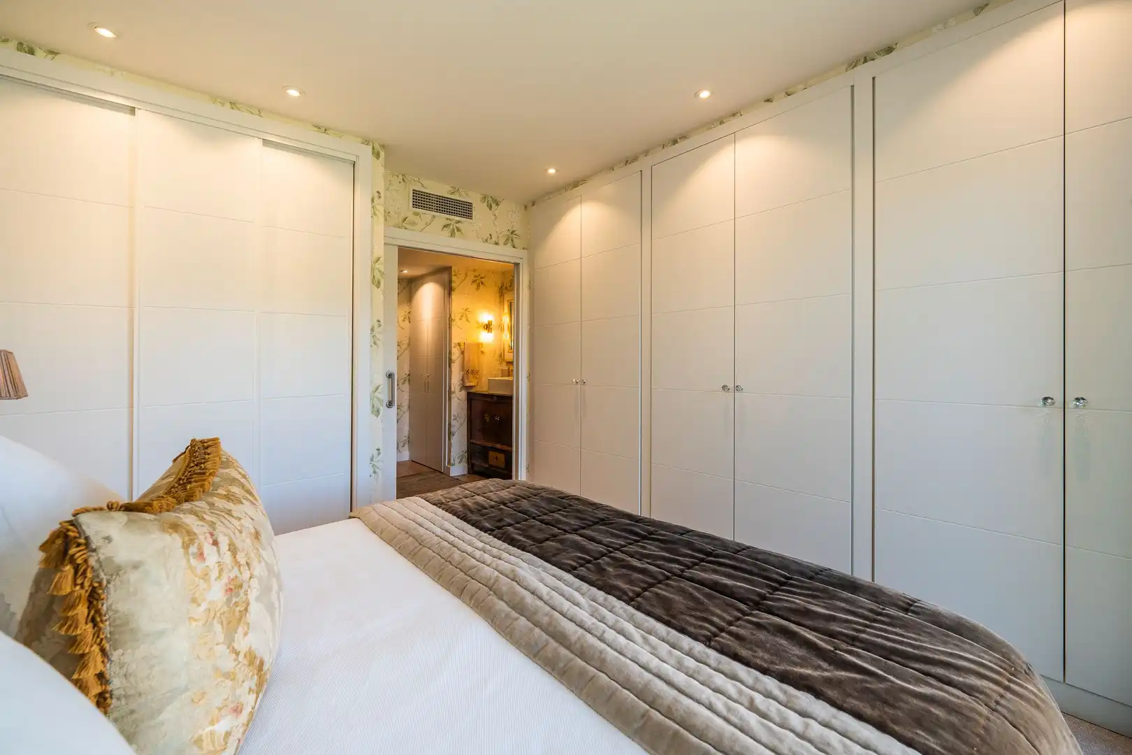 Bedroom of Flat for sale in La Moraleja  with Air Conditioner, Heating and Private garden