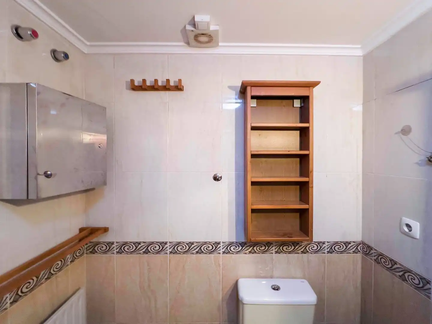 Bathroom of Flat for rent in Oviedo   with Heating, Private garden and Terrace