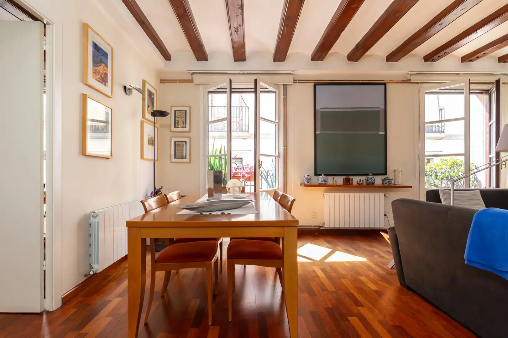 Comedor de Piso en venta en Barcelona con Calefacción, Amueblado y Balcón