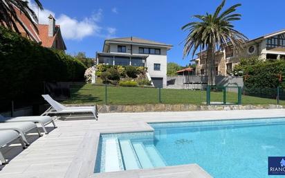 Swimming pool of House or chalet for sale in Gozón  with Air Conditioner and Swimming Pool